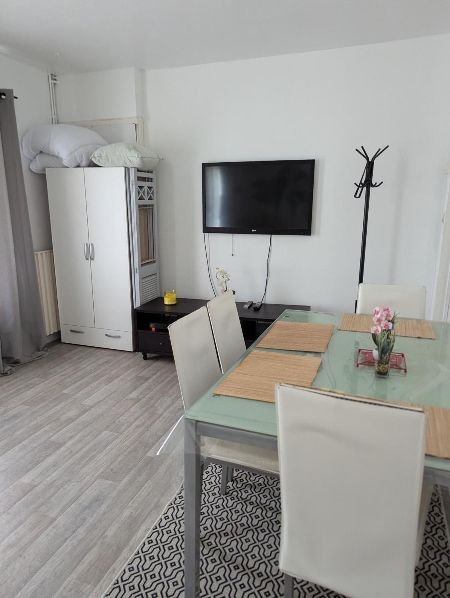 Barbusse Apartment Fleury-les-Aubrais Exterior photo